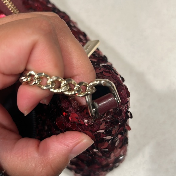 Red sequin Kate Spade shoulder bag. - Picture 10 of 11